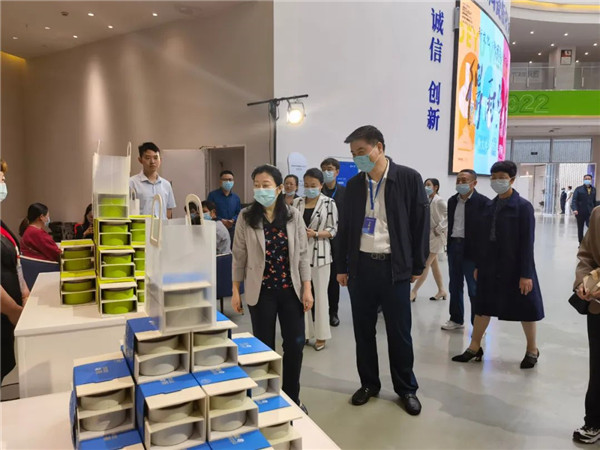 新理念、新時(shí)尚、新方式、新感受——德宇集團(tuán)舉行2022得雨活茶新品發(fā)布推廣會(huì)